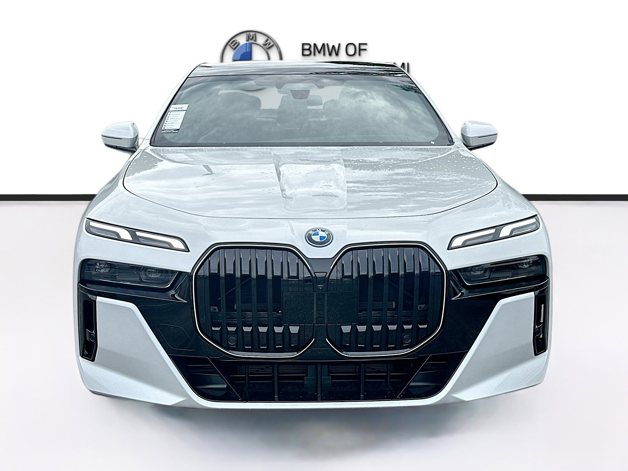 New 2026 BMW 750e xDrive image 2