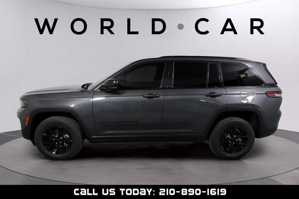 Used 2024 Jeep Grand Cherokee Altitude image 4