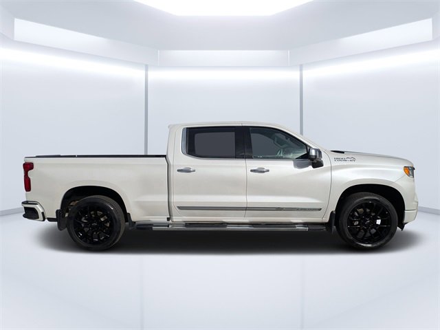 Used 2023 Chevrolet Silverado 1500 High Country w/ Technology Package image 2