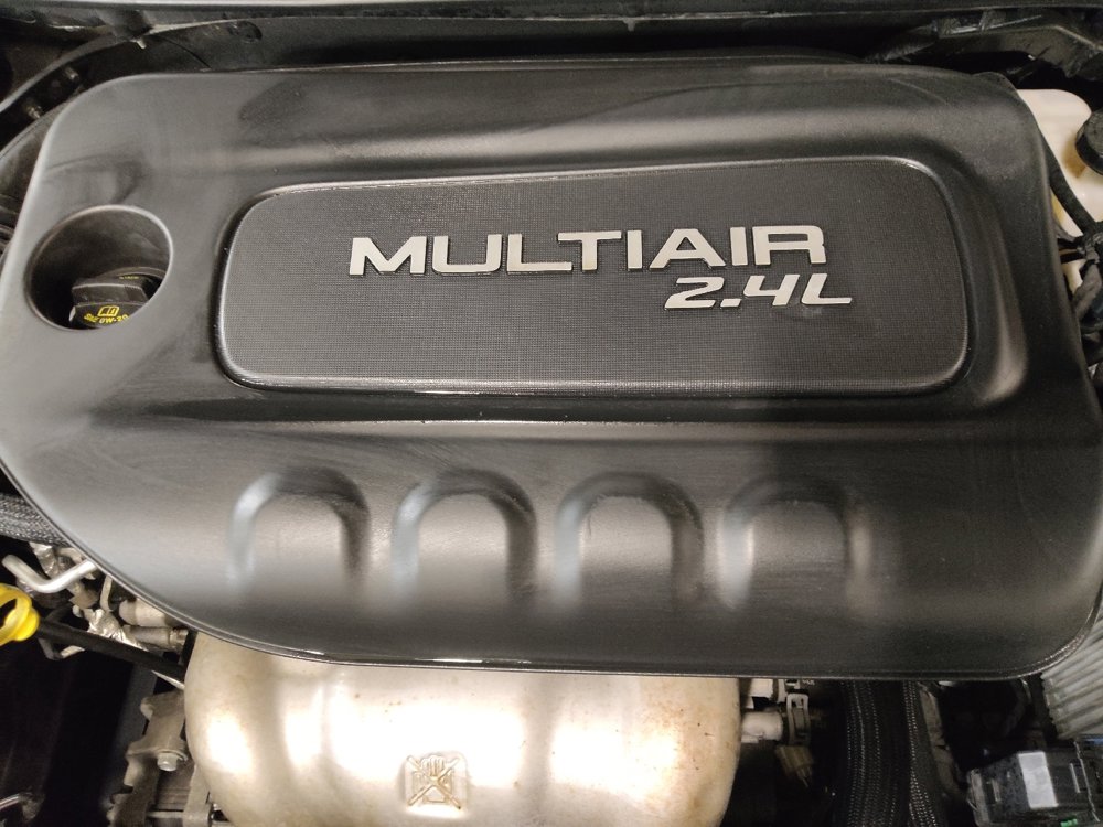 Used 2016 Chrysler 200 Limited image 30