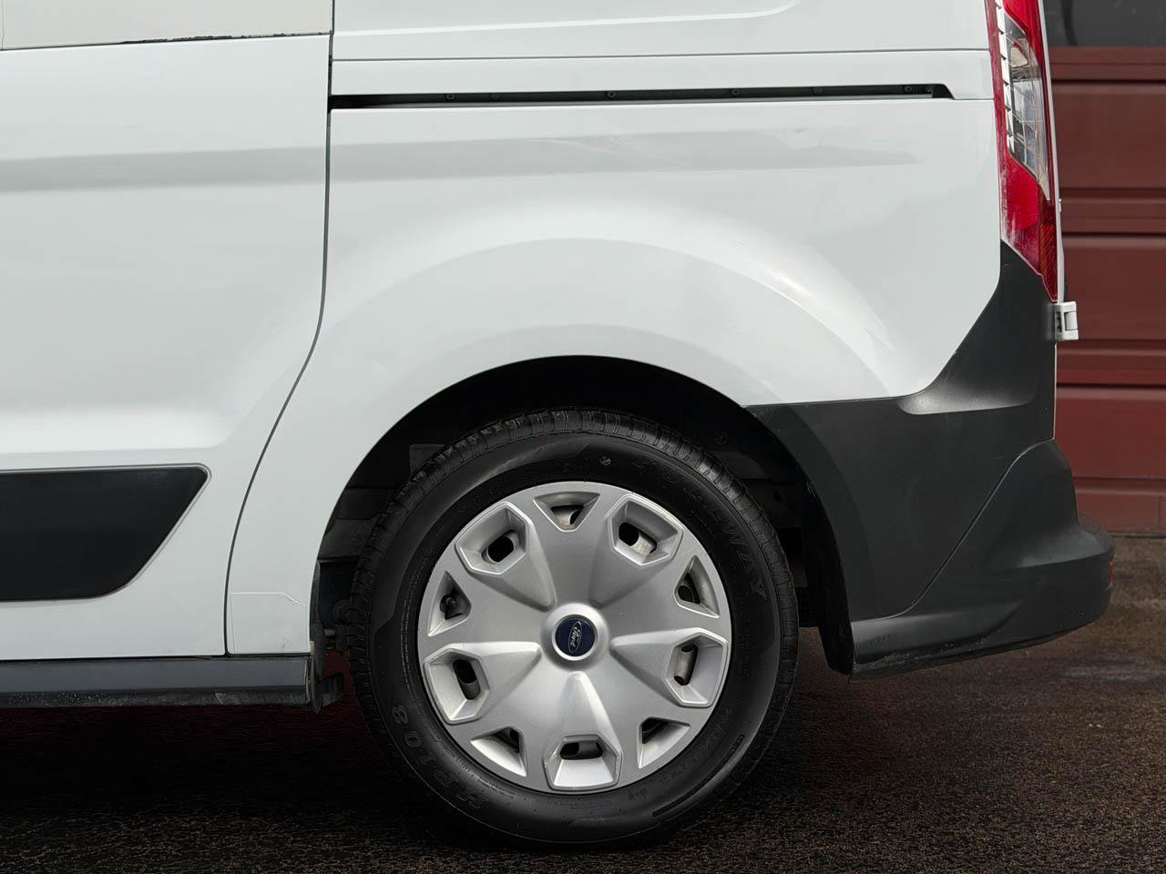 Used 2014 Ford Transit Connect XL image 28