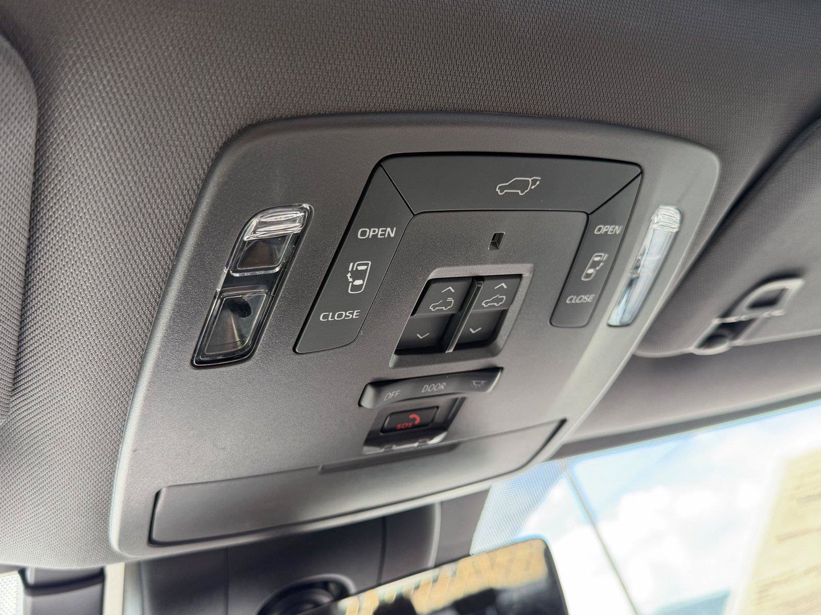 Used 2024 Toyota Sienna Platinum AWD/4WD image 27