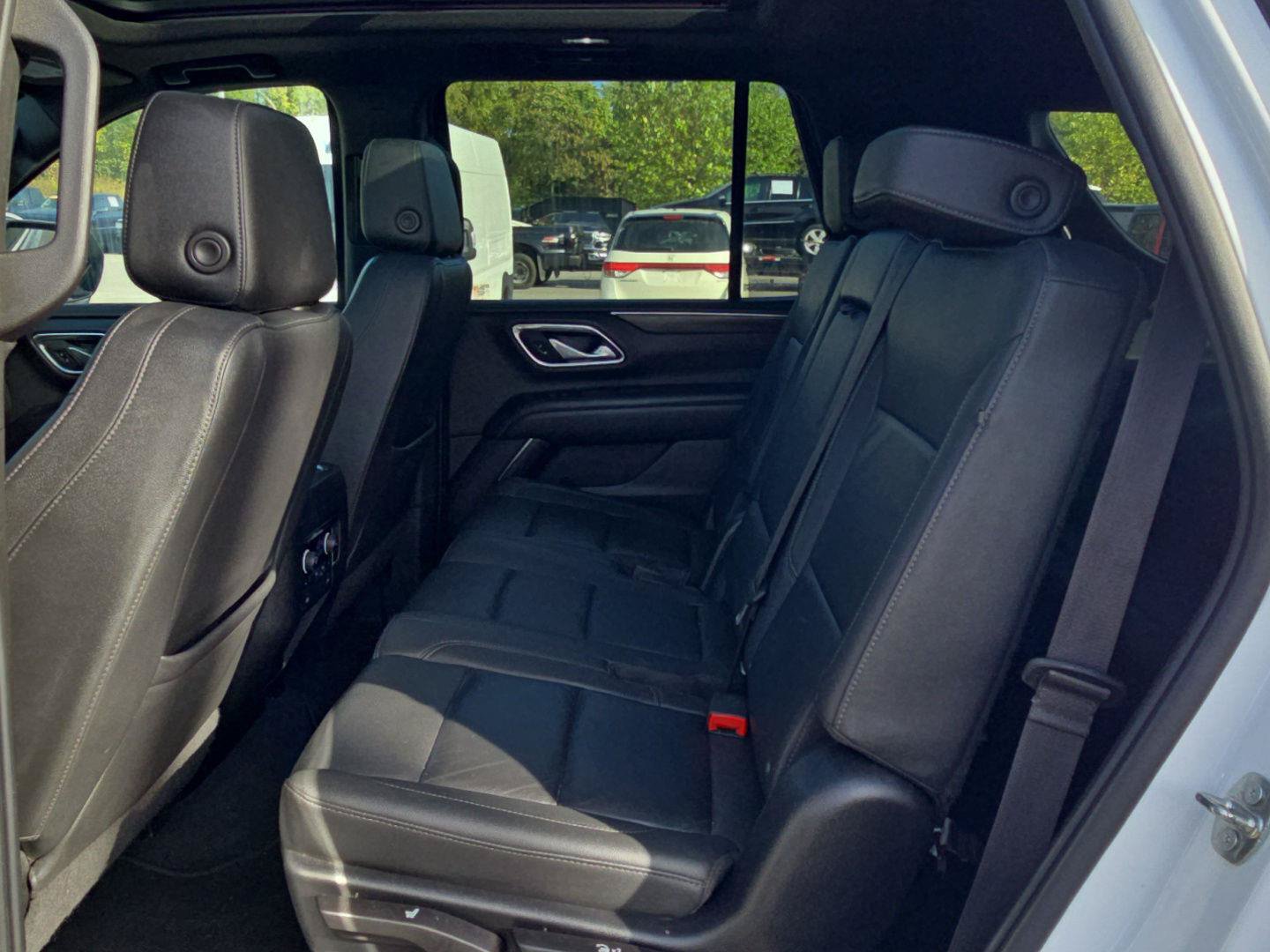 Used 2022 Chevrolet Tahoe LT w/ Luxury Package AWD/4WD image 15