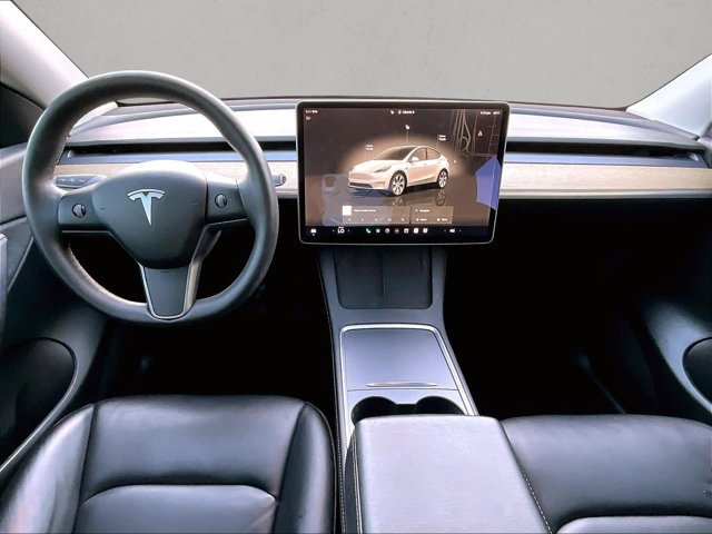 Used 2022 Tesla Model Y Long Range image 16
