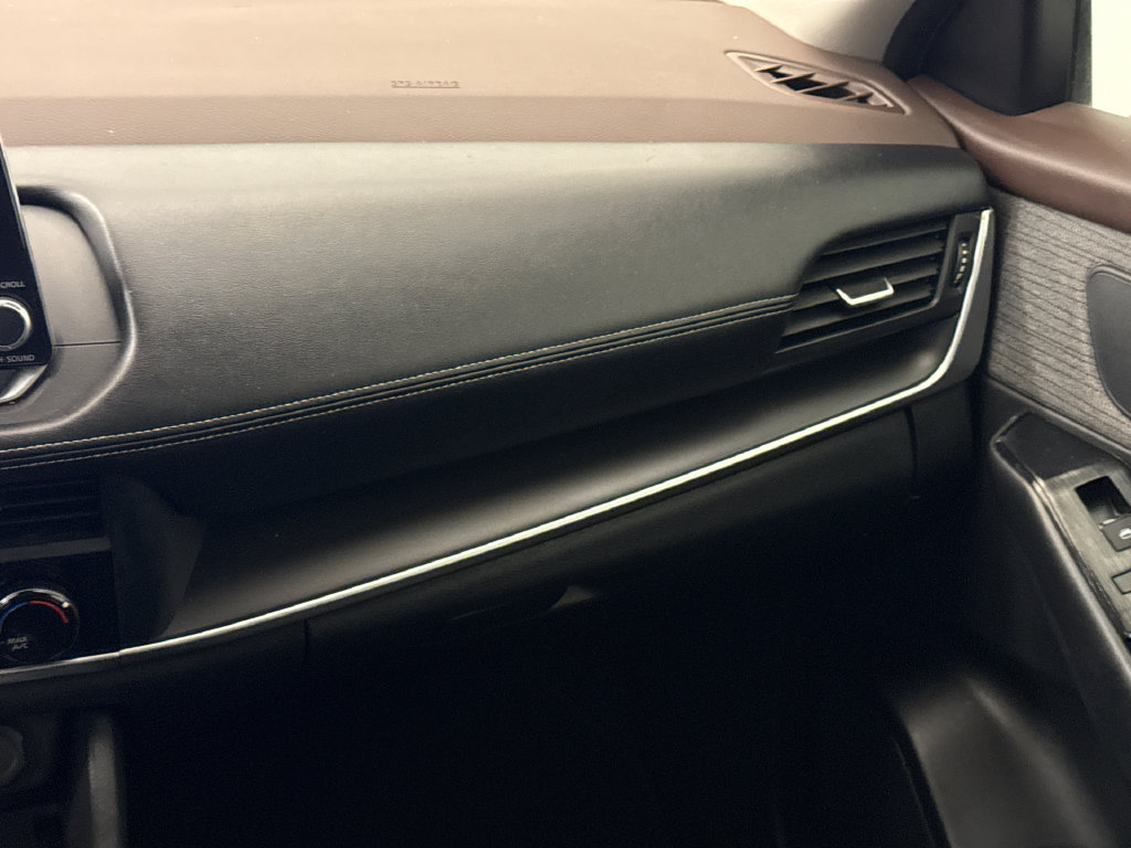 Used 2023 Nissan Rogue S AWD/4WD image 15
