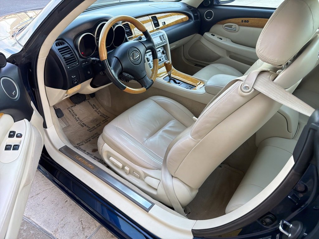 Used 2004 Lexus SC 430 Convertible w/ Preferred Accessory Pkg image 5