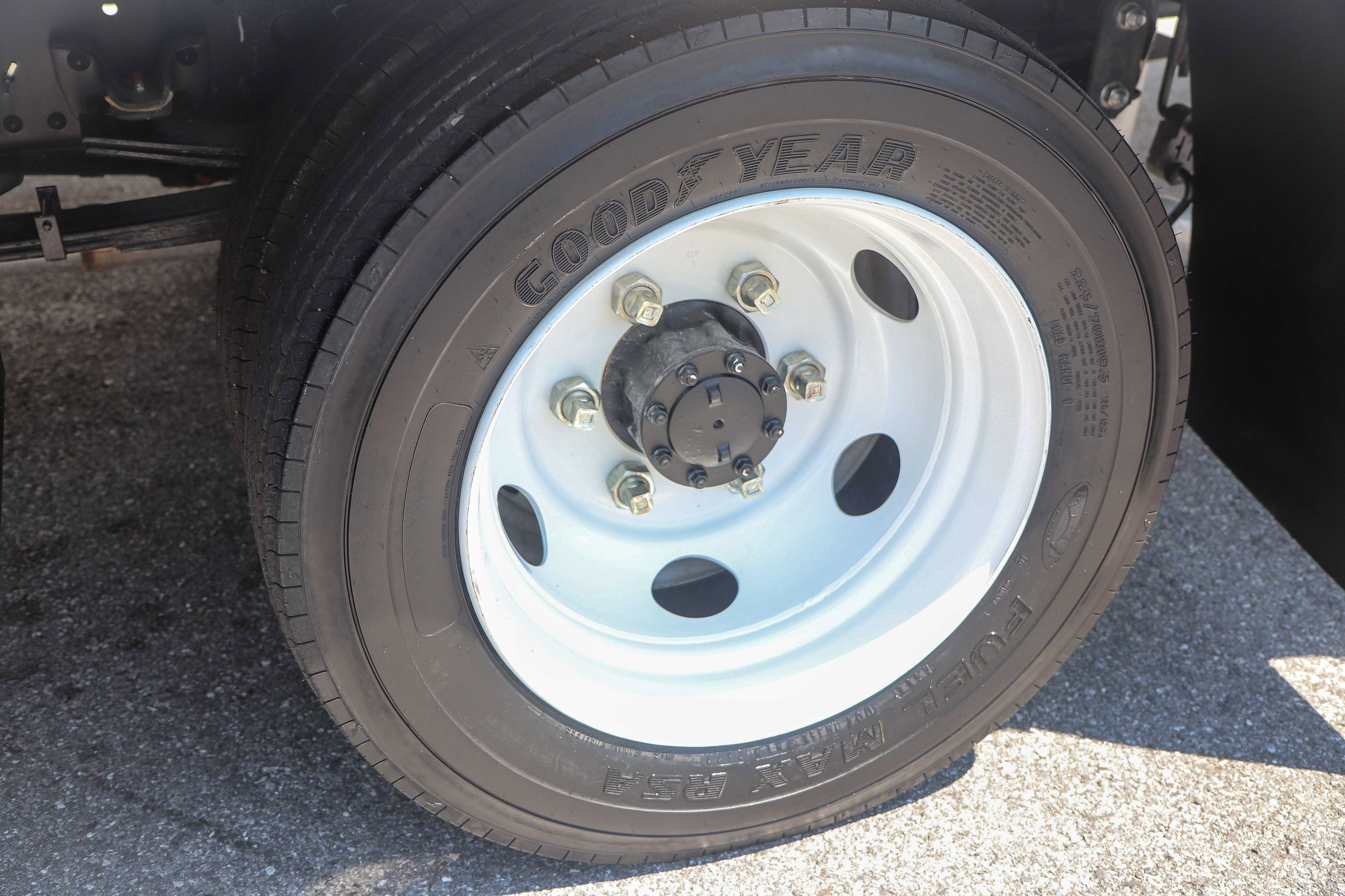 Used 2024 Isuzu NPR image 29