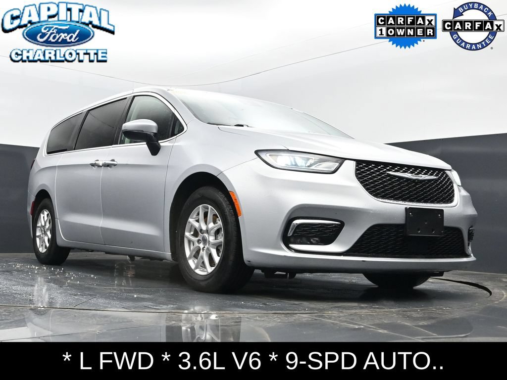 Used 2023 Chrysler Pacifica Touring-L FWD image 19