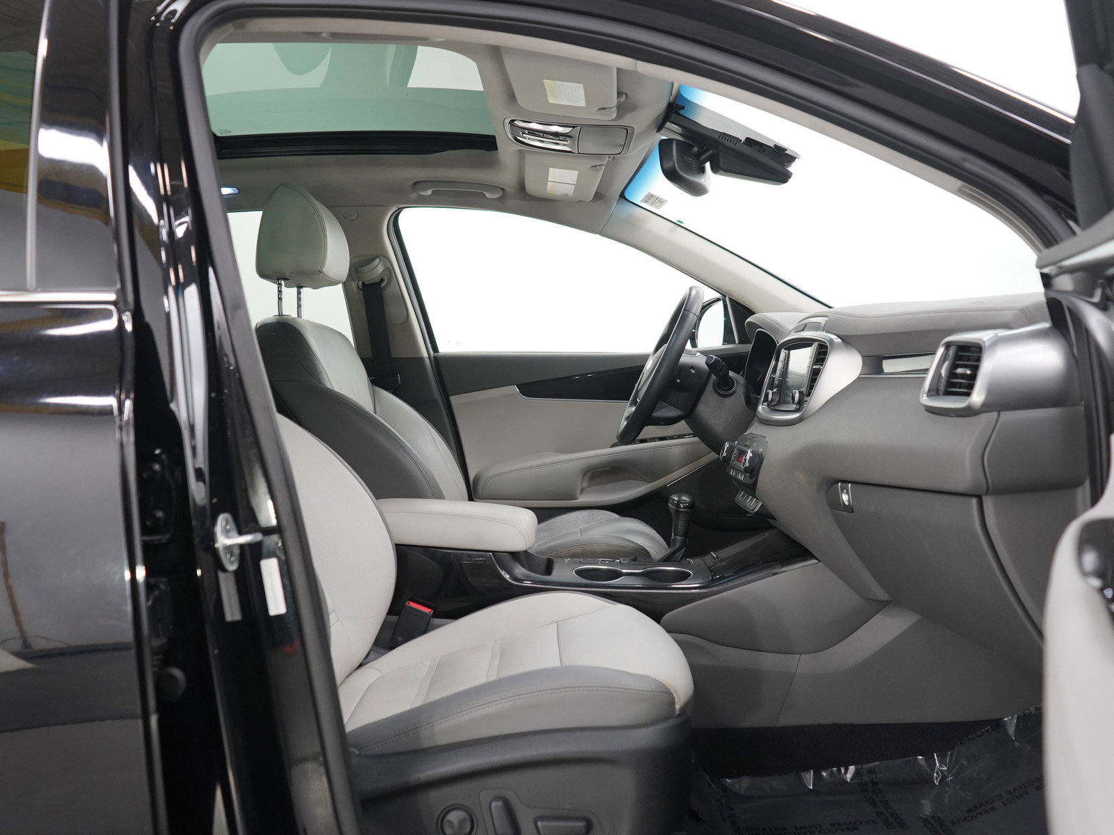 Used 2019 Kia Sorento SX image 10