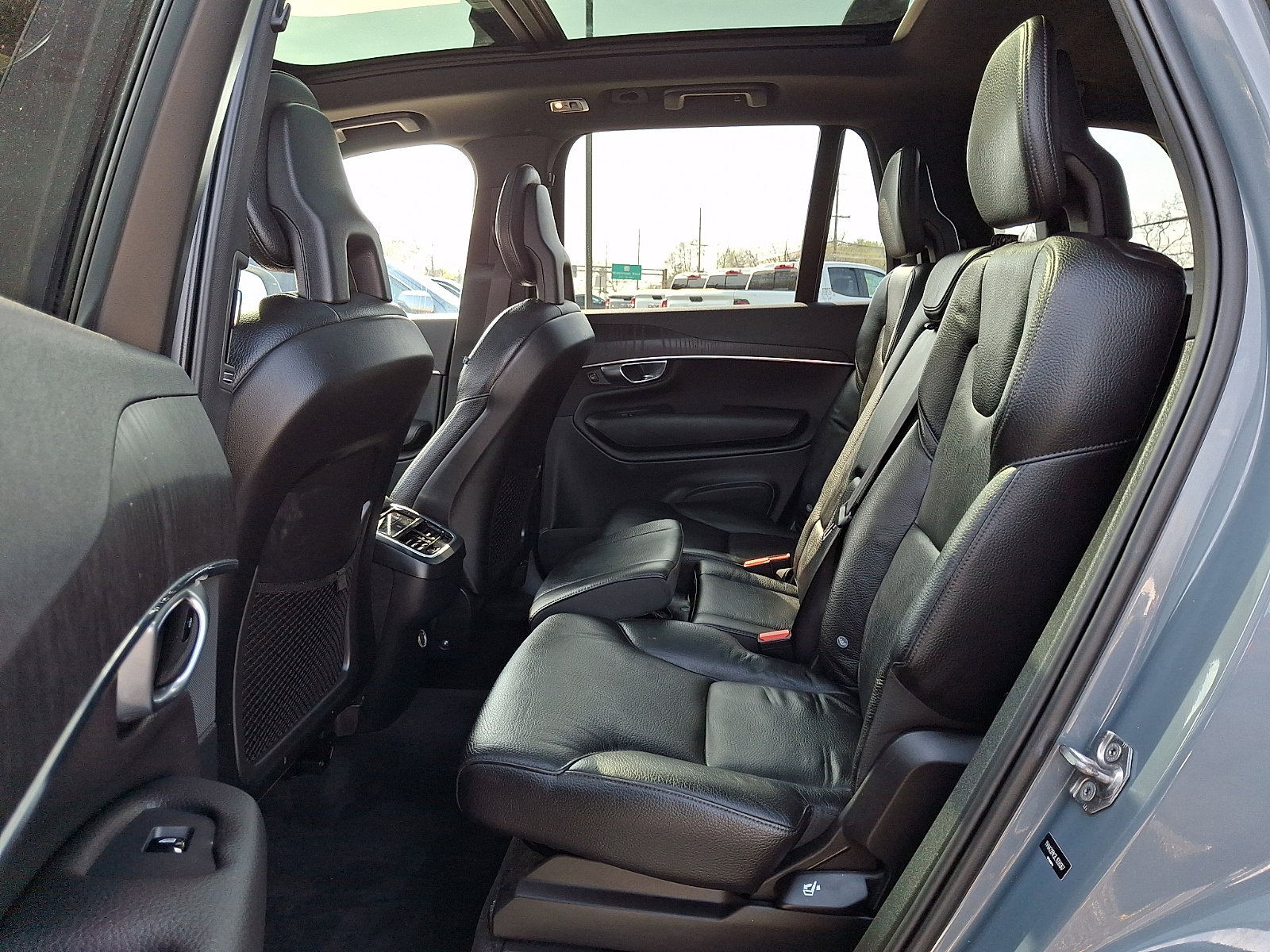 Used 2020 Volvo XC90 T6 Momentum w/ Protection Package Premier image 10