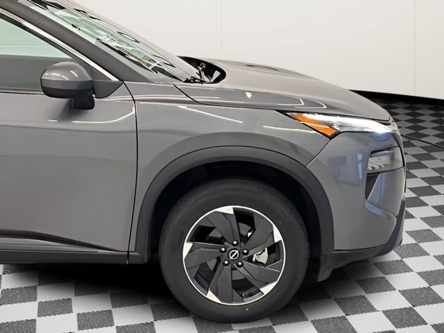 Used 2025 Nissan Rogue SV AWD/4WD image 9