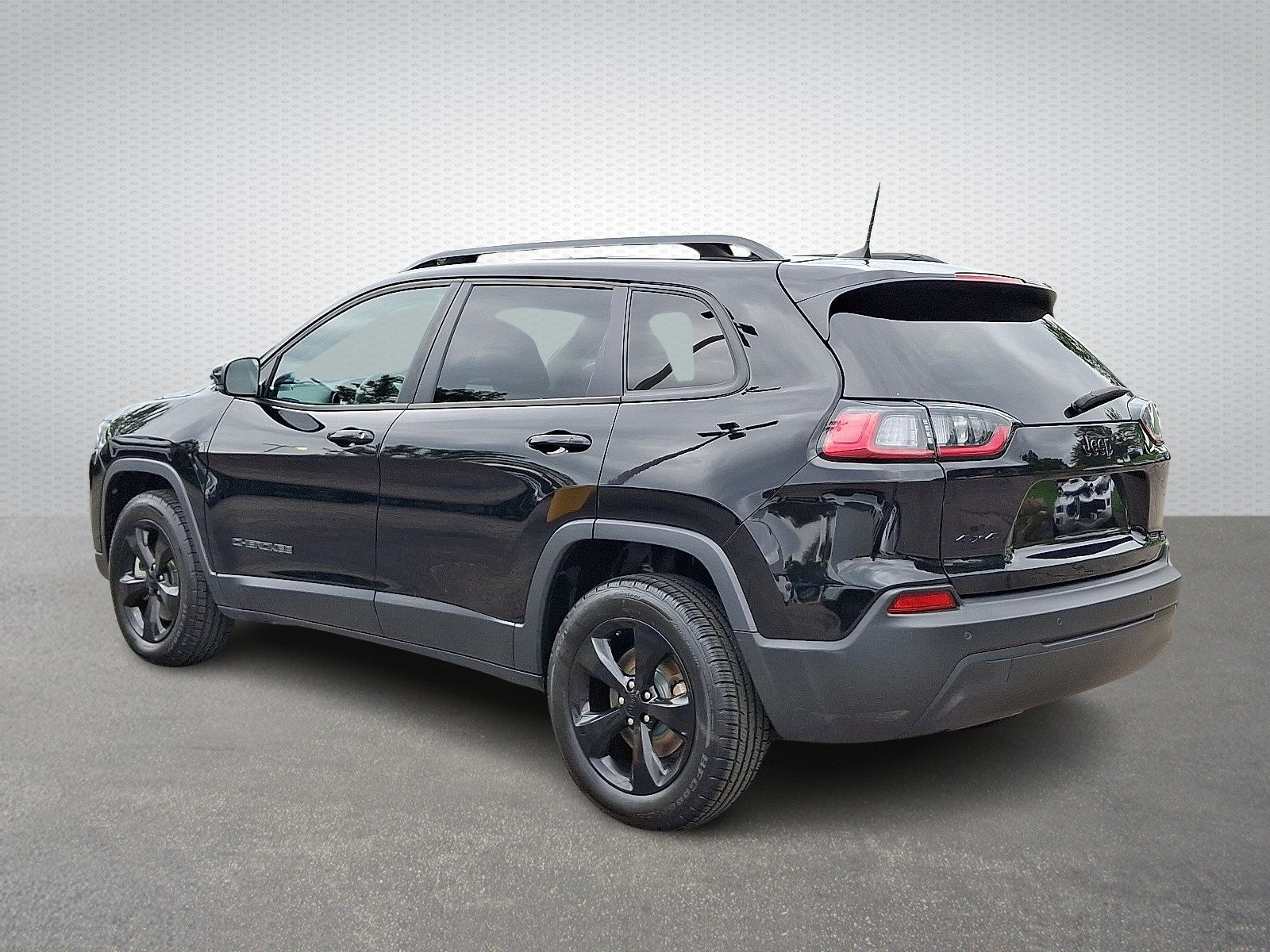 Certified 2021 Jeep Cherokee Latitude Plus AWD/4WD image 4
