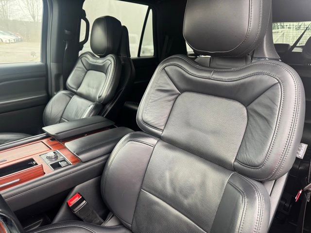 Used 2024 Lincoln Navigator Reserve image 18