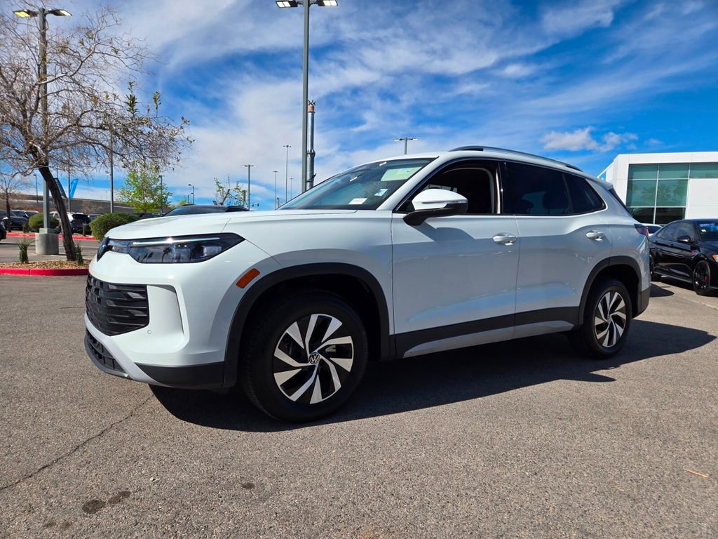 Certified 2025 Volkswagen Tiguan S AWD/4WD image 2