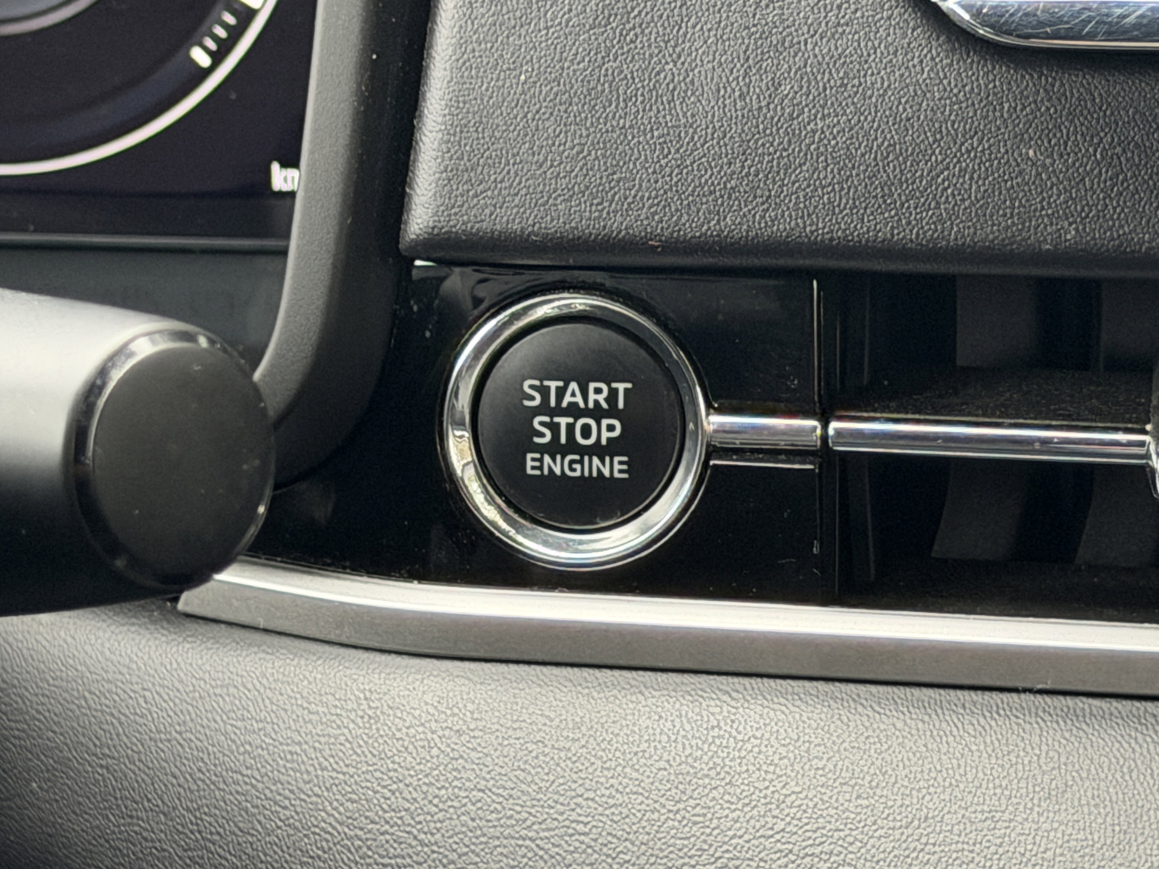 Used 2023 Mitsubishi Outlander SE Black Edition image 30