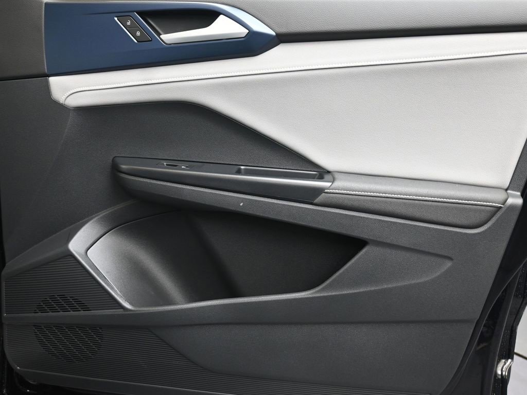 Certified 2024 Volkswagen Taos SE image 11