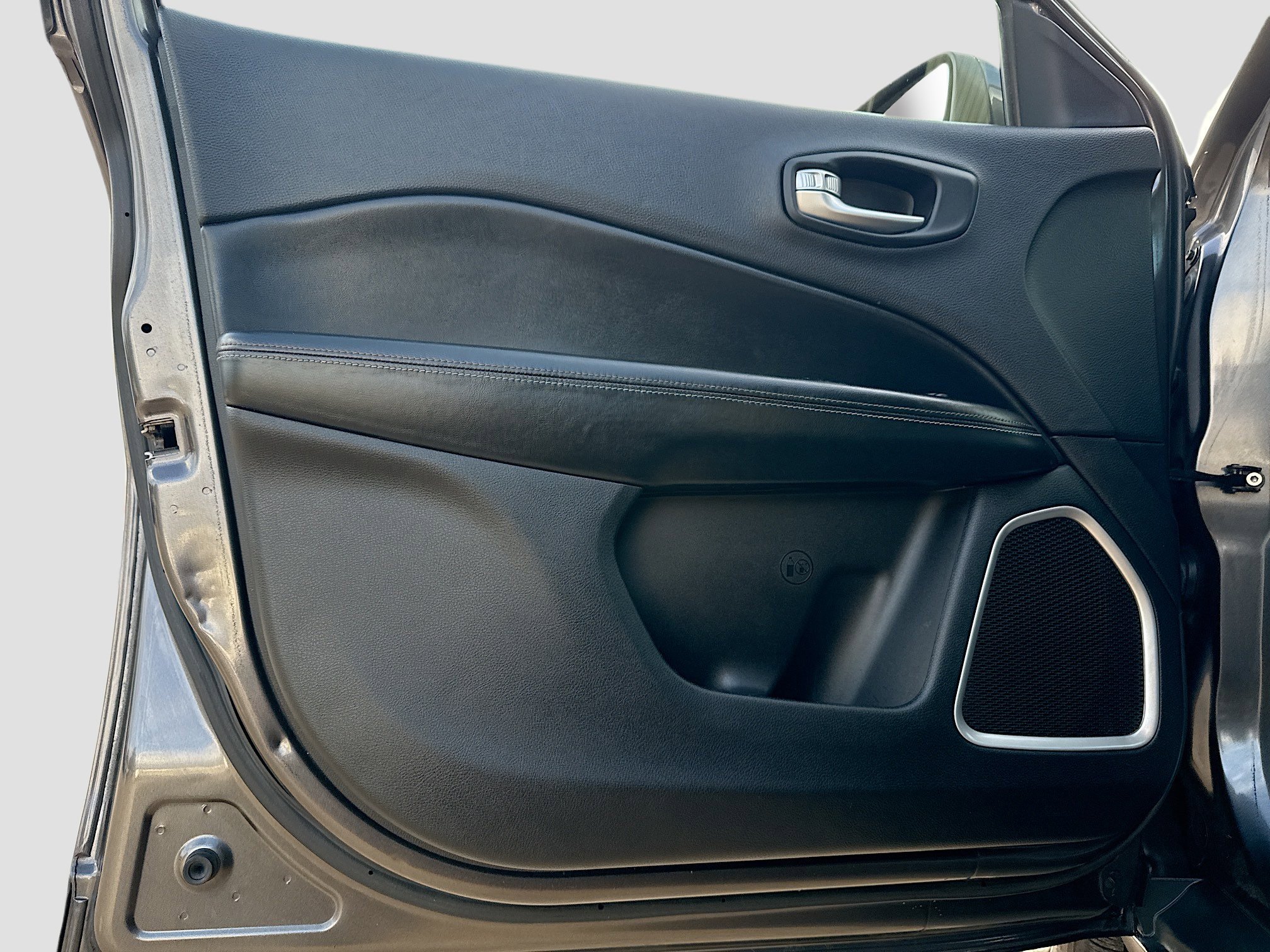 Used 2018 Jeep Compass Latitude image 21