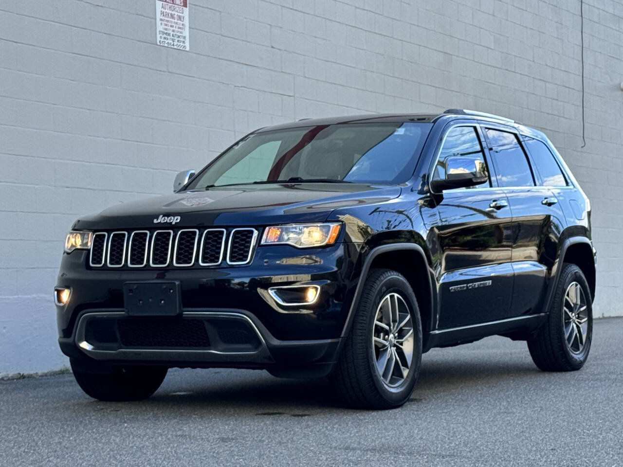 Used 2018 Jeep Grand Cherokee Limited image 2
