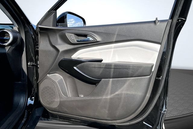 Used 2025 Chevrolet Trax LT FWD image 26