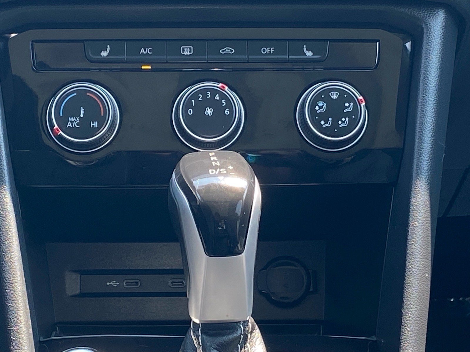 Certified 2023 Volkswagen Taos SE w/ Panoramic Sunroof Package FWD image 9
