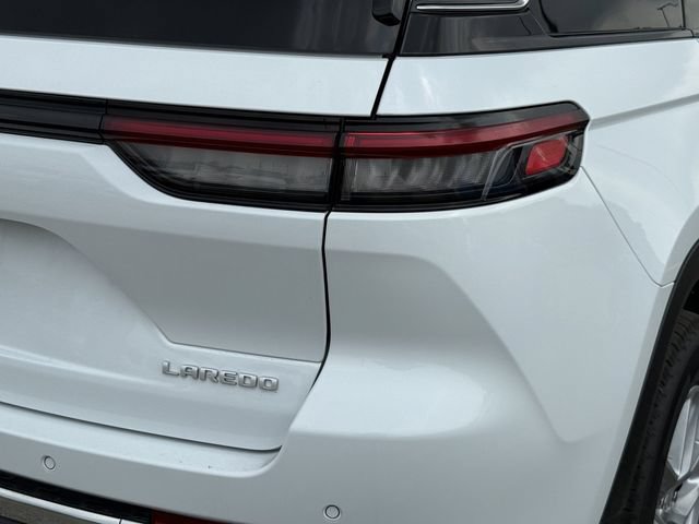 Certified 2025 Jeep Grand Cherokee Laredo X w/ Luxury Tech Group I AWD/4WD image 30