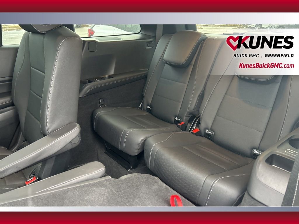 Used 2025 Mercedes-Benz GLS 450 4MATIC image 37