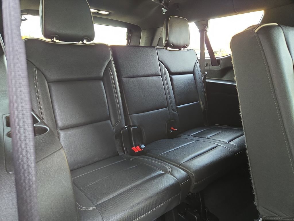 Used 2024 Chevrolet Suburban Premier image 16