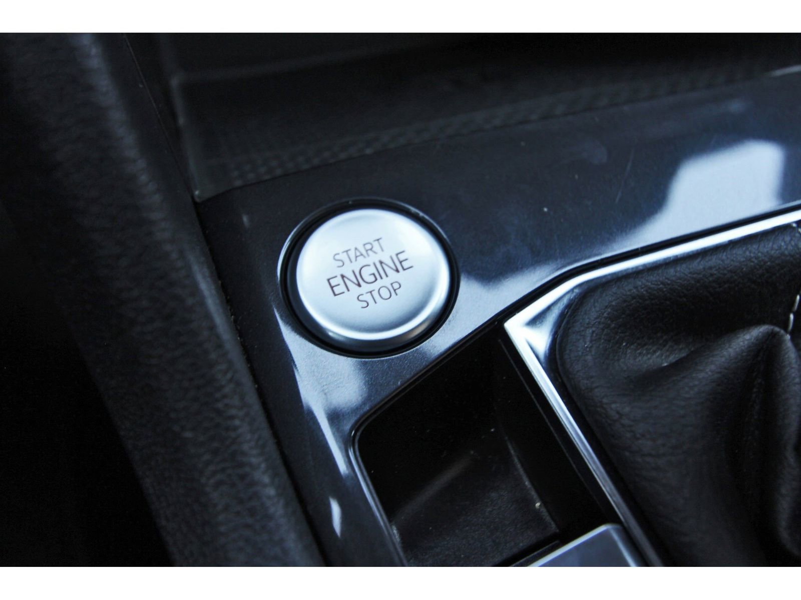 Used 2022 Volkswagen Tiguan SE FWD image 29