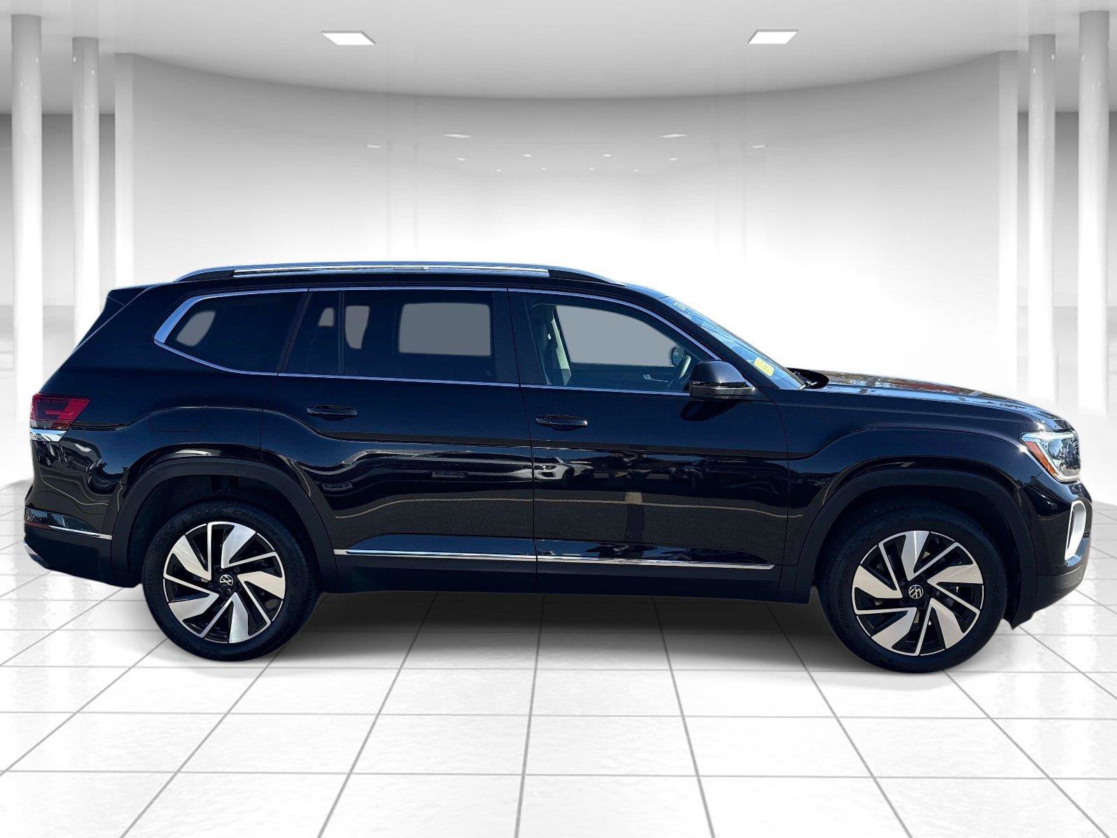 Certified 2024 Volkswagen Atlas SEL AWD/4WD image 2