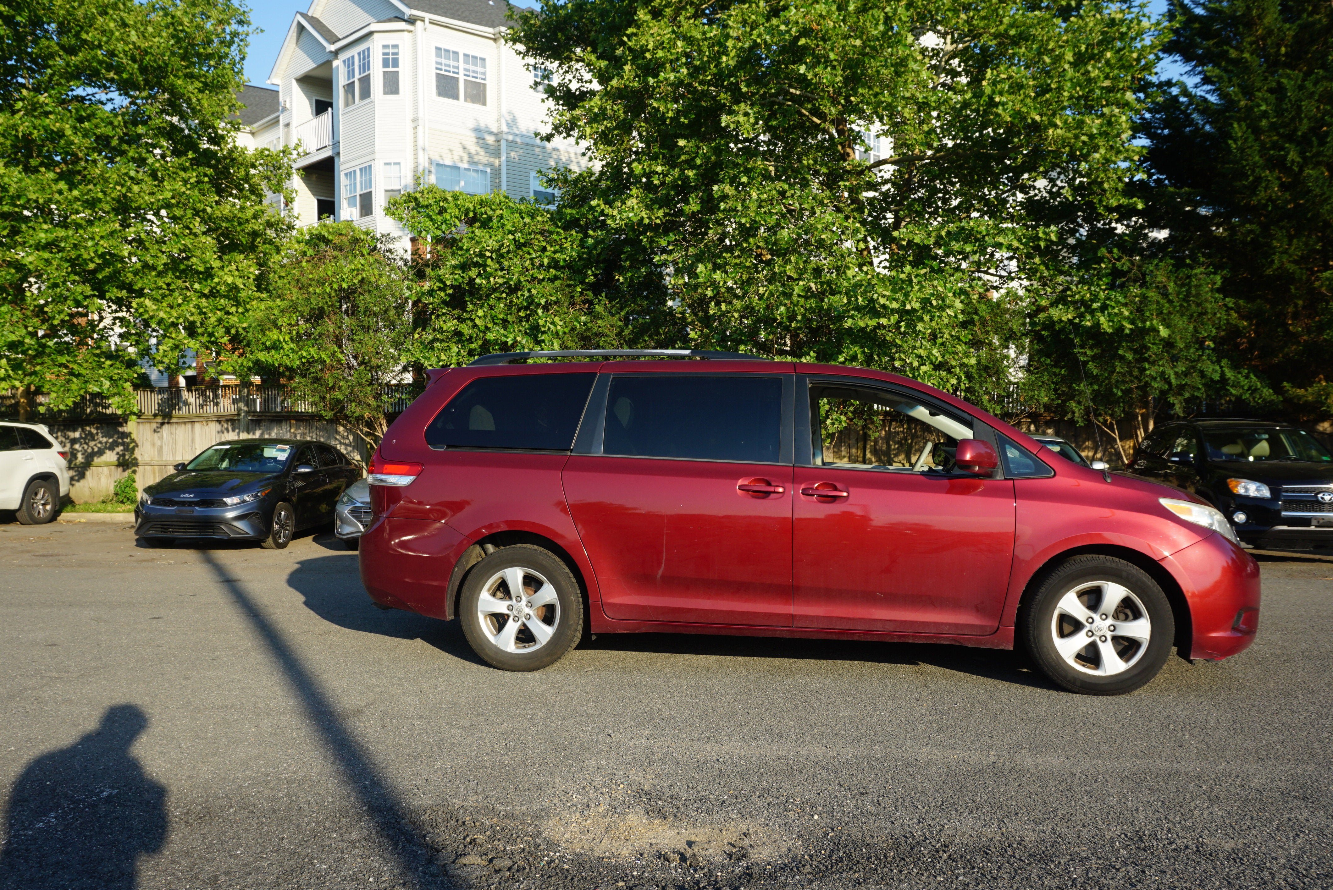 Used 2013 Toyota Sienna LE w/ Towing Pkg FWD image 3