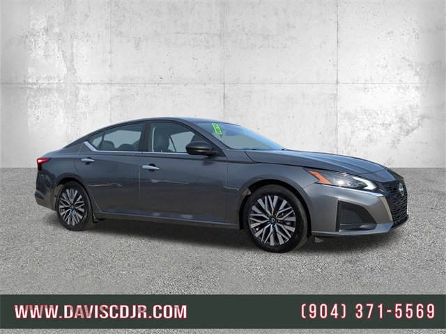 Used 2024 Nissan Altima 2.5 SV