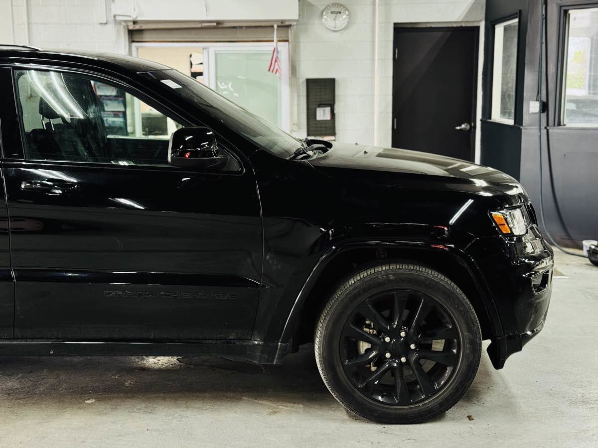 Used 2019 Jeep Grand Cherokee Altitude AWD/4WD image 3