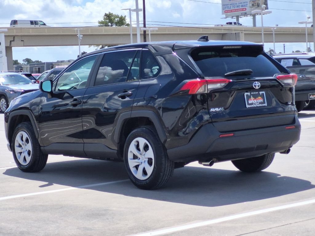 Used 2025 Toyota RAV4 LE AWD/4WD image 4