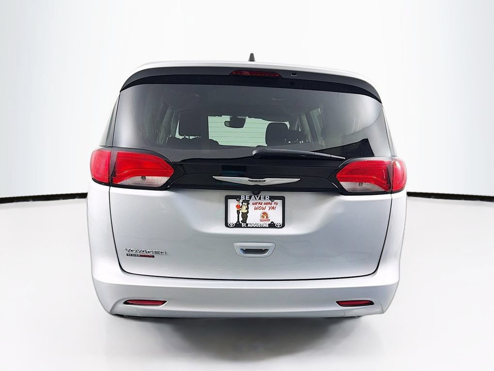 Used 2023 Chrysler Voyager LX FWD image 8