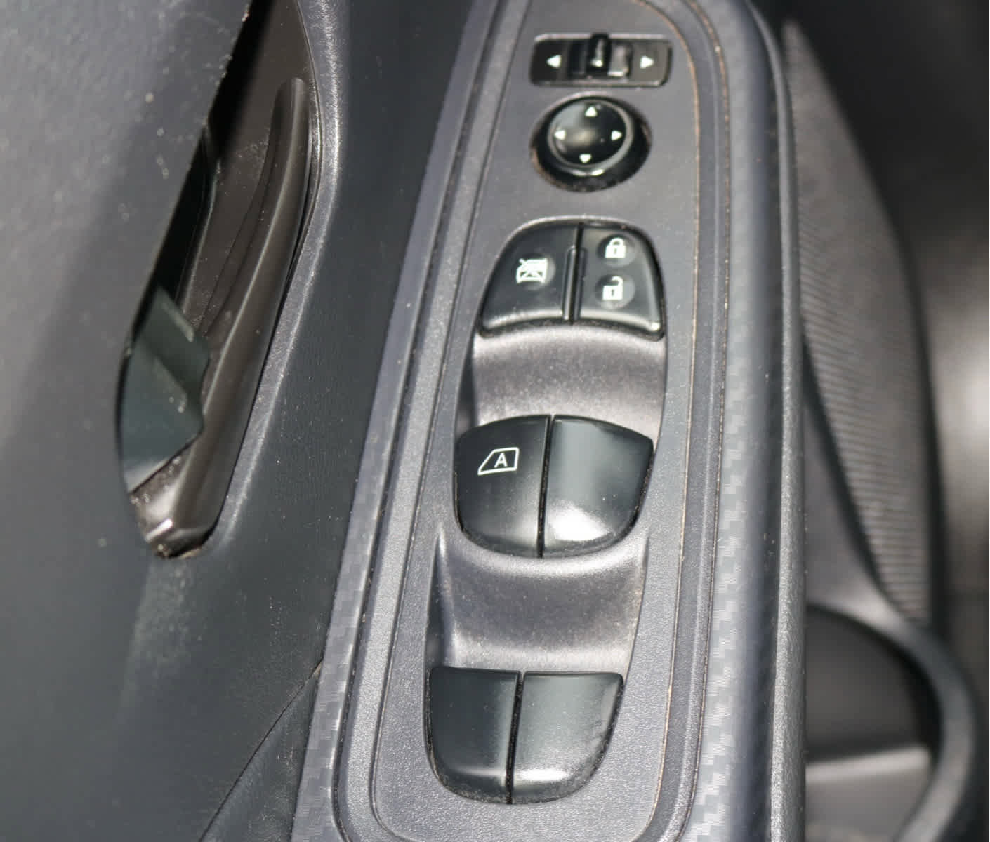 Used 2020 Nissan Versa S FWD image 17