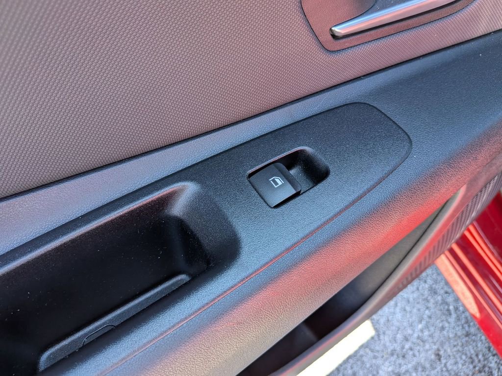 Used 2025 Hyundai Elantra SEL FWD image 27