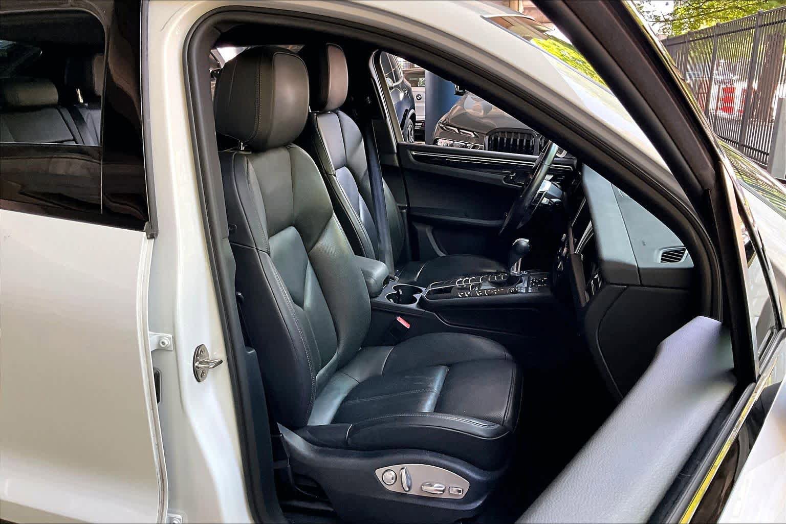 Used 2021 Porsche Macan S AWD/4WD image 8