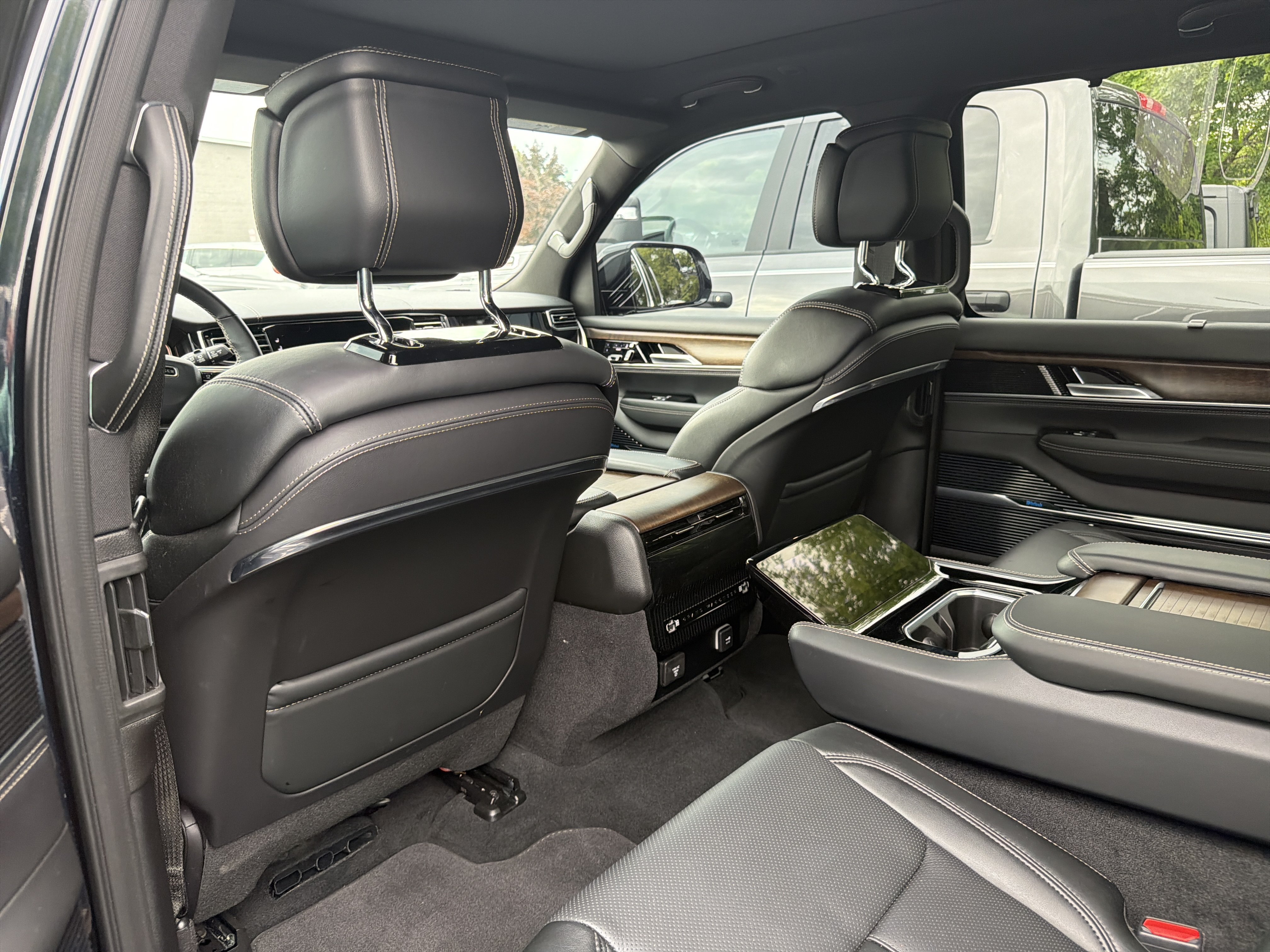 Used 2025 Jeep Grand Wagoneer 4WD image 14