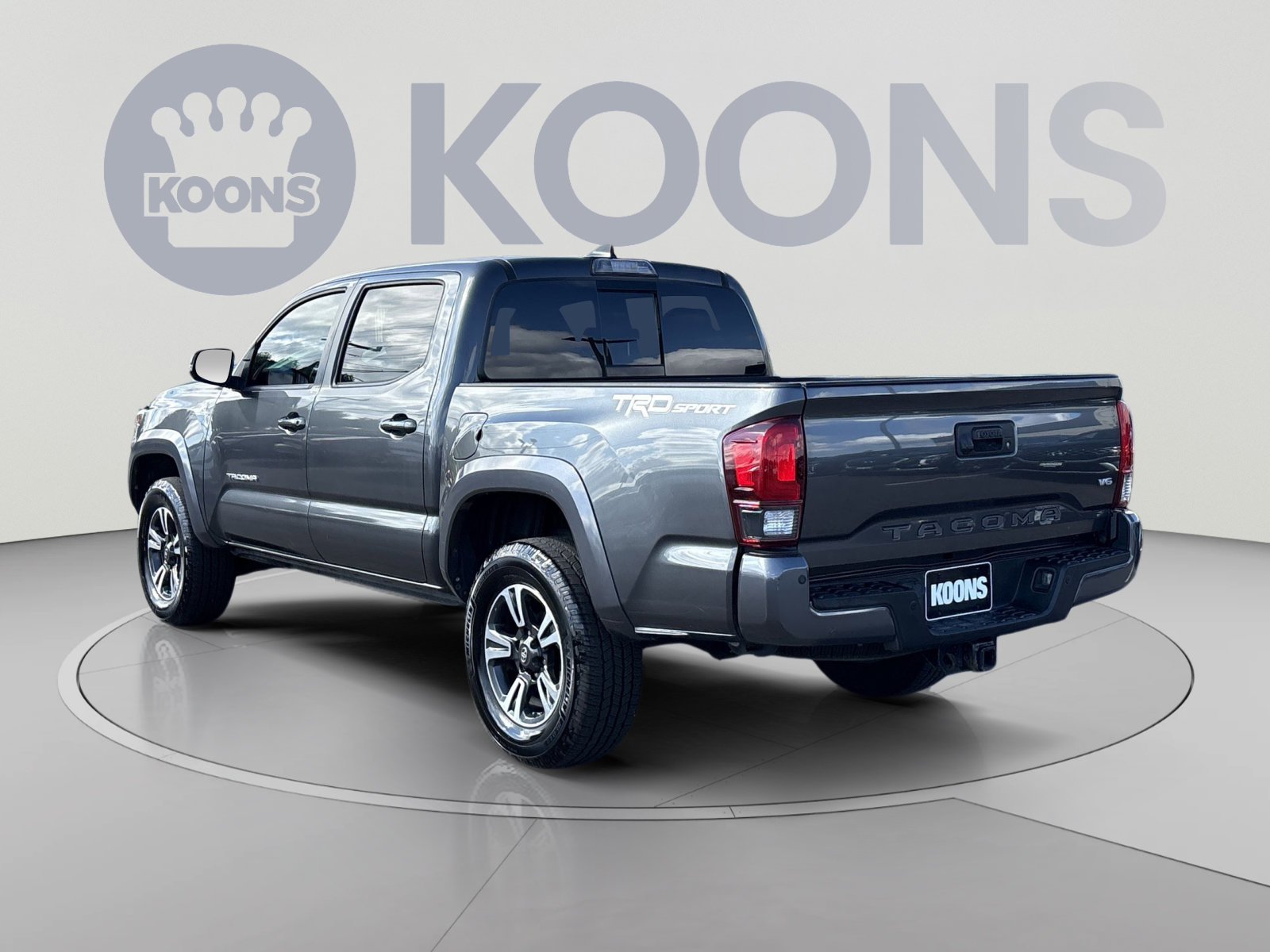 Used 2018 Toyota Tacoma TRD Sport w/ Technology Package RWD image 4