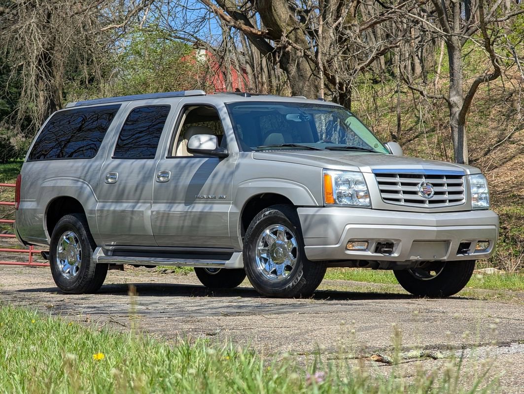 Used 2004 Cadillac Escalade ESV AWD image 1