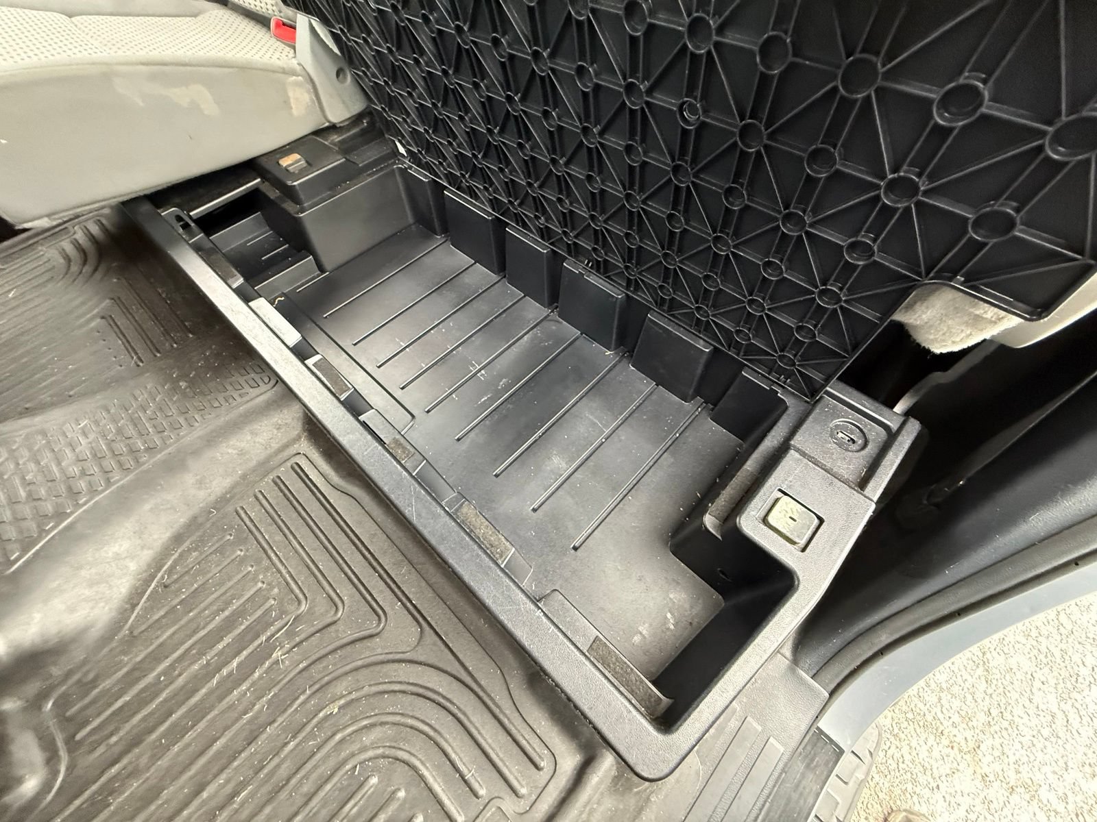 Used 2012 Toyota Tundra 4x4 Double Cab w/ Tow Pkg image 26