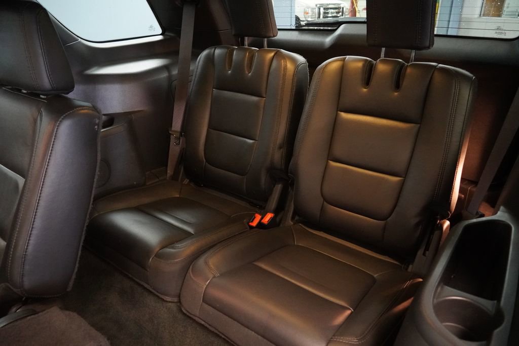Used 2014 Ford Explorer XLT w/ Equipment Group 202A AWD/4WD image 21