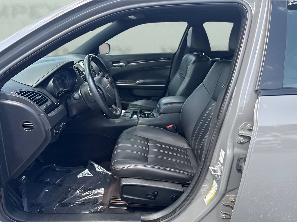 Used 2019 Chrysler 300 S RWD image 5