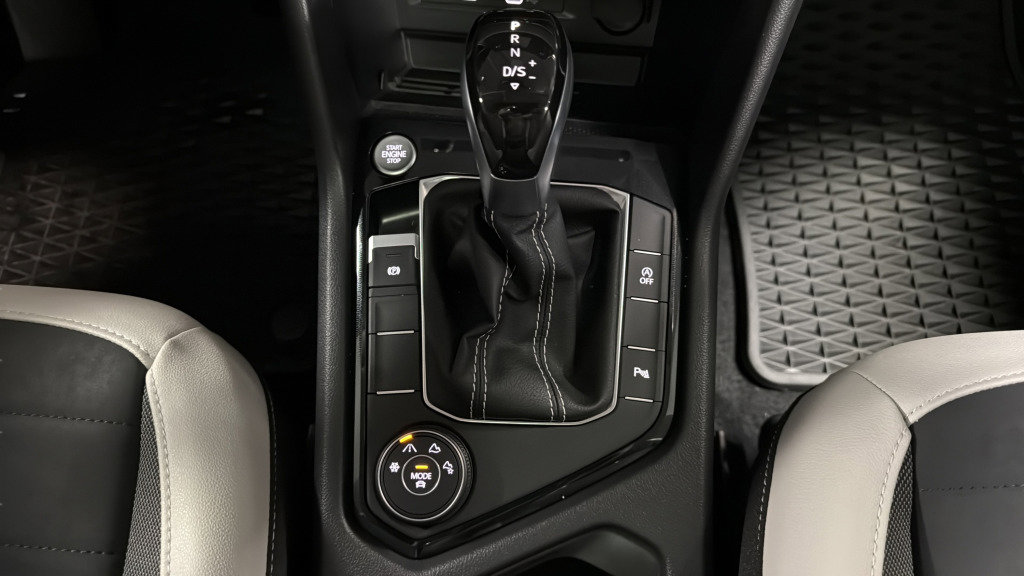 Used 2025 Volkswagen Taos SE image 35