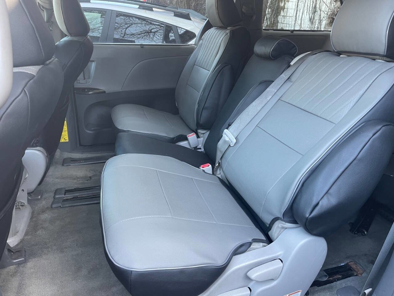 Used 2015 Toyota Sienna XLE w/ XLE Navigation Package FWD image 12