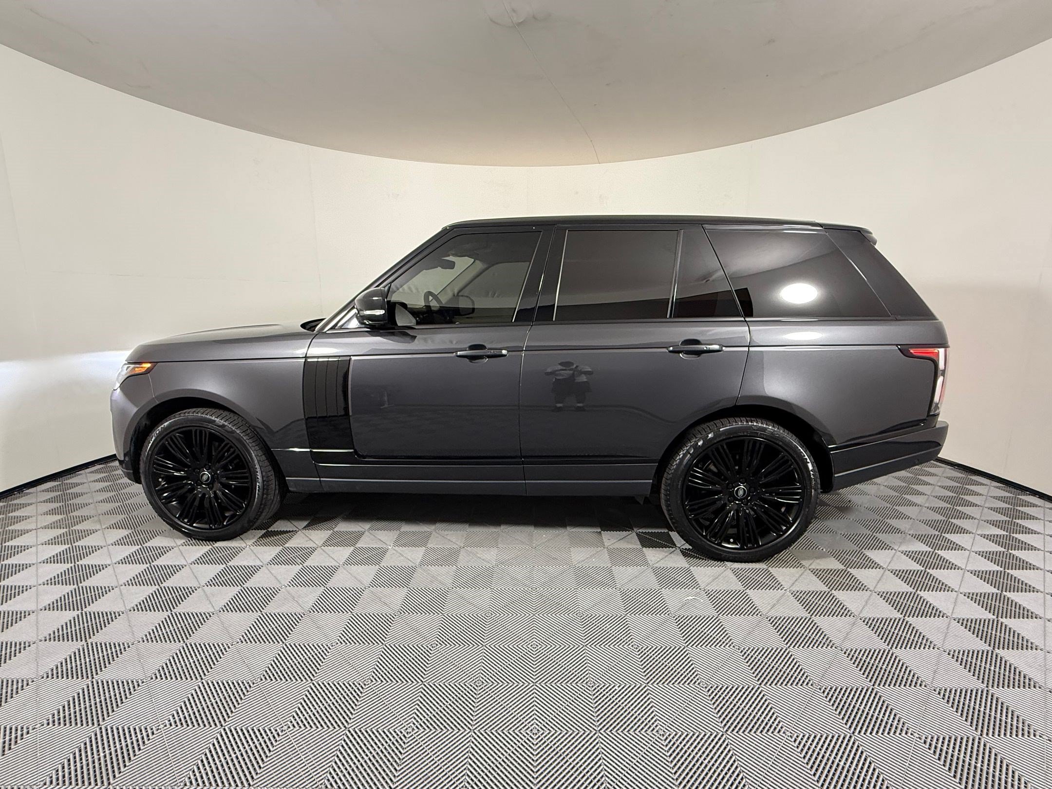 Used 2022 Land Rover Range Rover Westminster Edition AWD/4WD image 2
