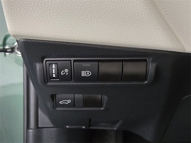 Used 2024 Toyota Corolla Cross XLE image 39