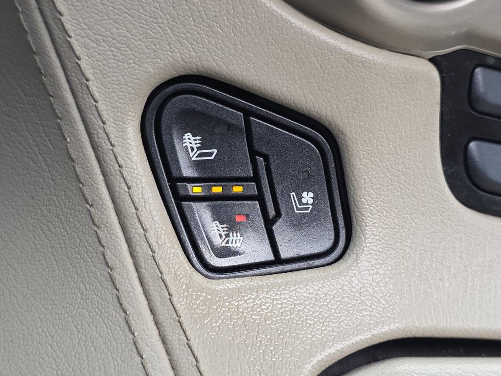 Used 2017 GMC Yukon Denali w/ Open Road Package AWD/4WD image 17