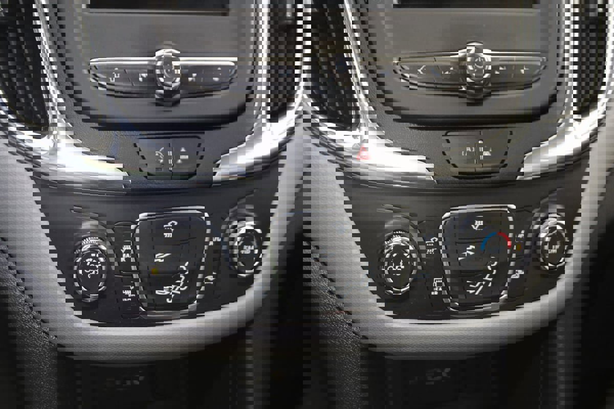 Used 2023 Chevrolet Equinox LT image 24