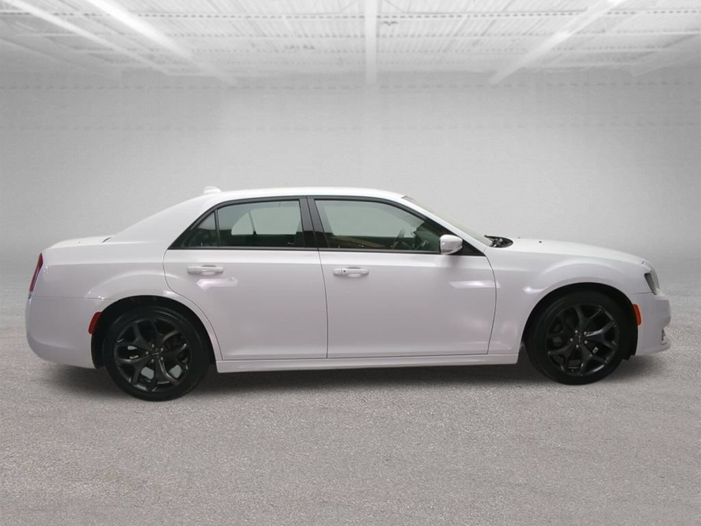 Used 2022 Chrysler 300 Touring L RWD image 10